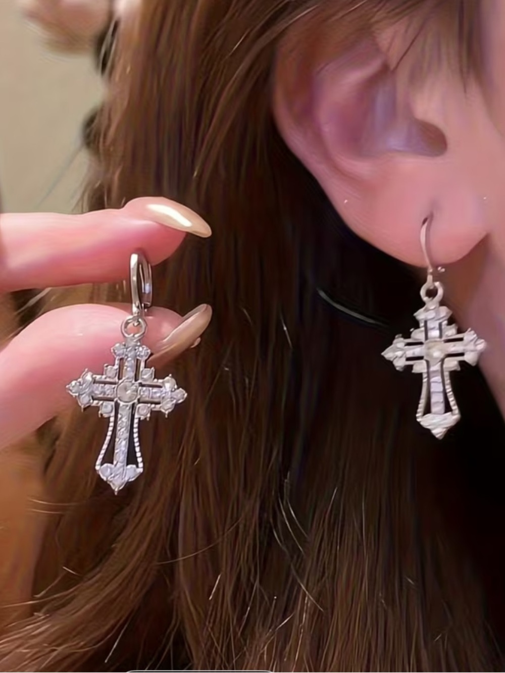✝️💎✝️  CROSS EARRINGS SILVER TONE WITH CRYSTAL RHINESTONES.  STUNNING.✝️💎✝️ - Picture 2 of 4